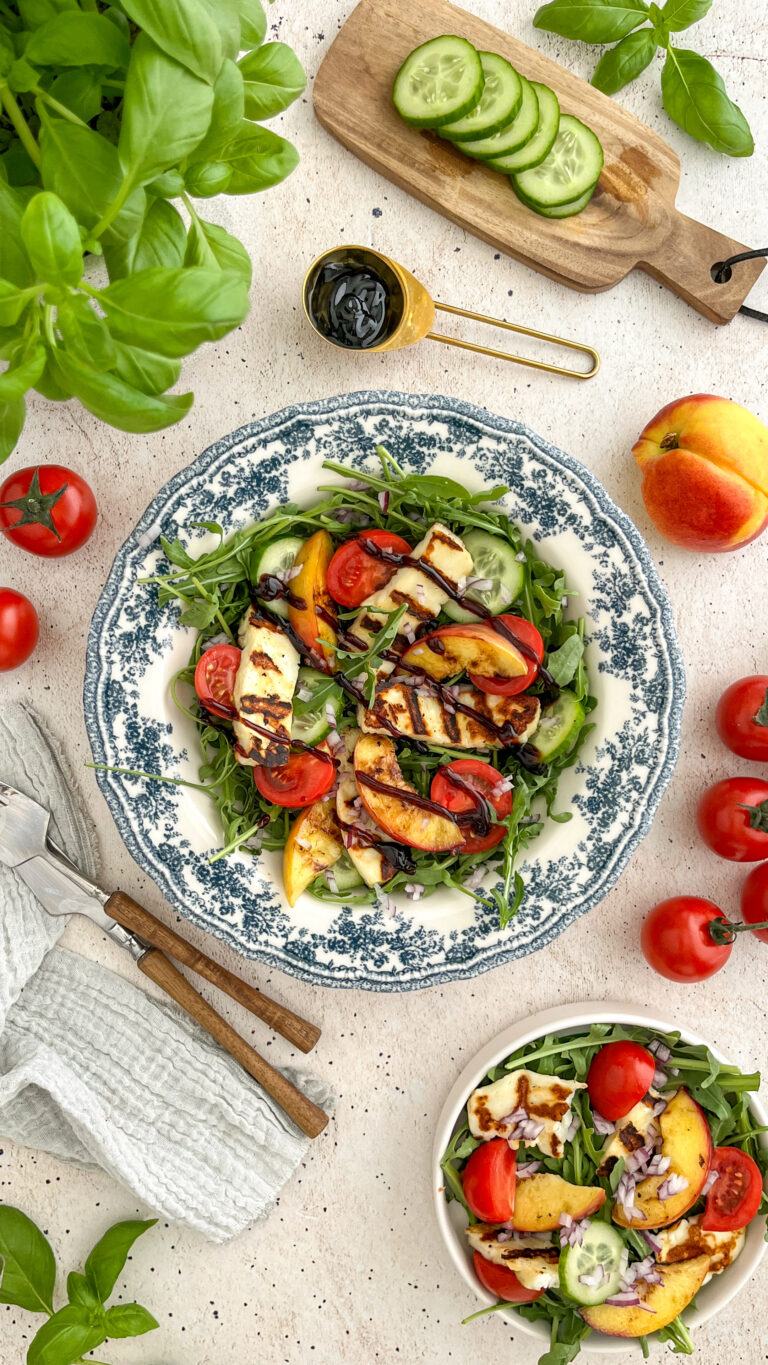 Sałatka z grillowanym serem halloumi